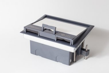 Фотография товара 'Spl 300005 Люк на 4 поста (45х45), металл/ пластик, с пластиковой коробкой, IP40'