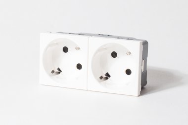 Фотография товара 'Spl 200003 Розетка электрическая 2х2К+З со шторками, с безвинтовым зажимом'