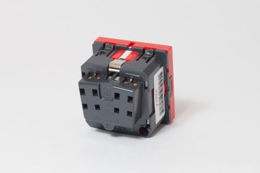 Фотография товара 'Spl 200014 Розетка электрическая 2К+З, с защитными шторками(красный)'