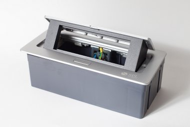 Фотография товара 'Spl 300010 Люк на 3 поста (45х45), металл, серебро, с пластиковой коробкой, IP40'