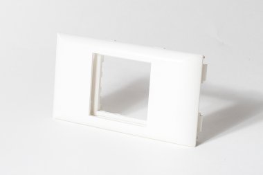 Фотография товара 'Spl 130007S Суппорт с рамкой на 1 пост (45х45) в профиль для кабельного канала 130х50'