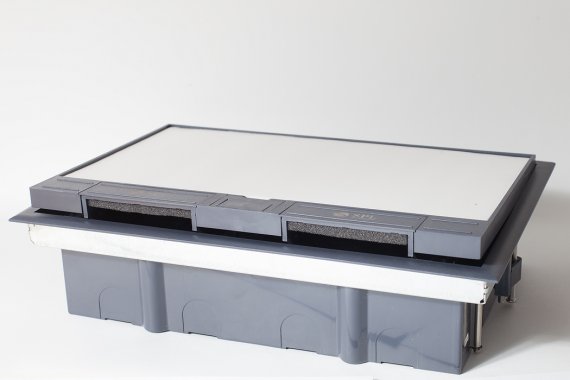 Фотография товара 'Spl 300008 Люк на 8 постов (45х45), металл/ пластик, с пластиковой коробкой, IP40'