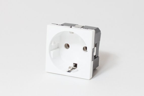 Фотография товара 'Spl 200012 Розетка электрическая 2К+З со шторками, с безвинтовым зажимом (белый)'