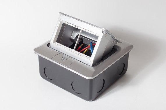 Фотография товара 'Spl 300004 Люк на 2 поста (45х45), алюминий, с металлической коробкой, IP44'