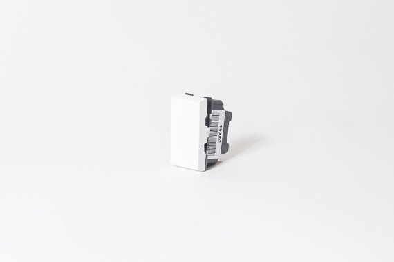 Фотография товара 'Spl 200004 Выключатель одноклавишный 22,5х45 белый, с безвинтовым зажимом'