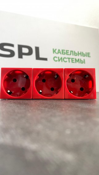 Фотография товара 'Spl 200022 Розетка электрическая 3х2К+З со шторками, с безвинтовым зажимом'